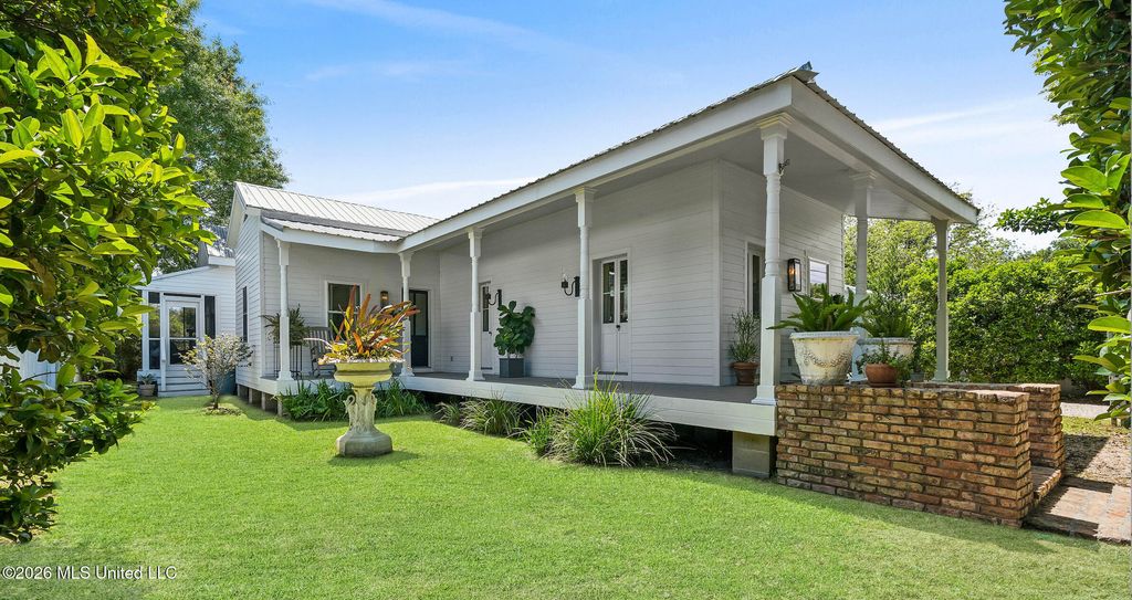 328 Easterbrook Street, Bay Saint Louis, MS 39520