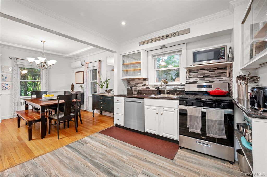 37 ( Aka 39 ) Sunrise Terrace, Yonkers, NY 10703 — photo 3