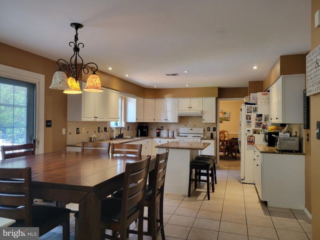1707 BIDEN LN, Williamstown, NJ 08094
