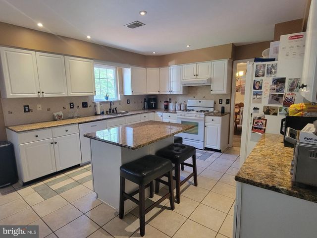 1707 BIDEN LN, Williamstown, NJ 08094
