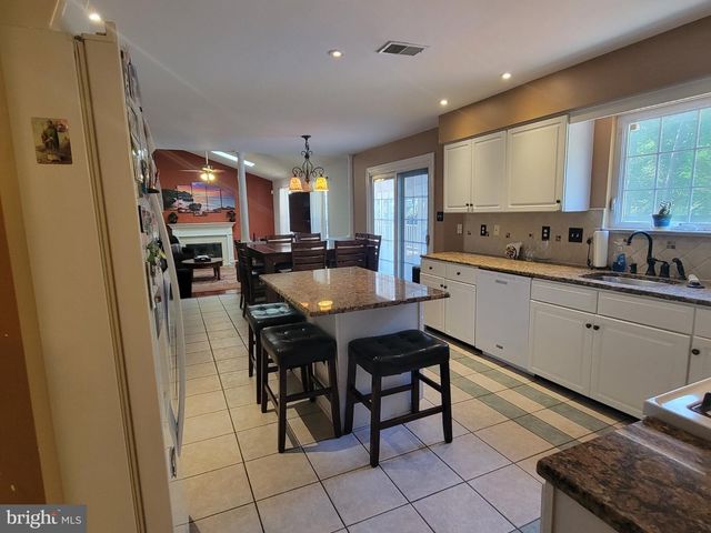 1707 BIDEN LN, Williamstown, NJ 08094