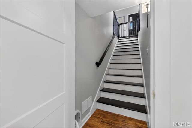 706 Edgewood Avenue, Kirkwood, MO 63122