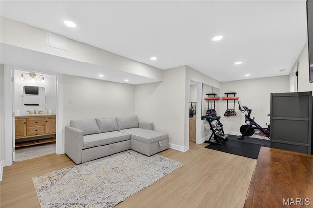 706 Edgewood Avenue, Kirkwood, MO 63122