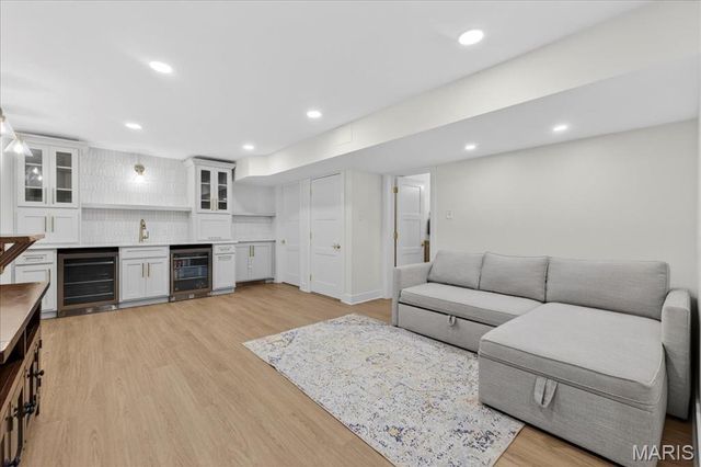 706 Edgewood Avenue, Kirkwood, MO 63122