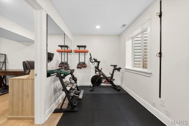 706 Edgewood Avenue, Kirkwood, MO 63122