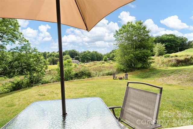 129 Valleywood Drive, Waynesville, NC 28786