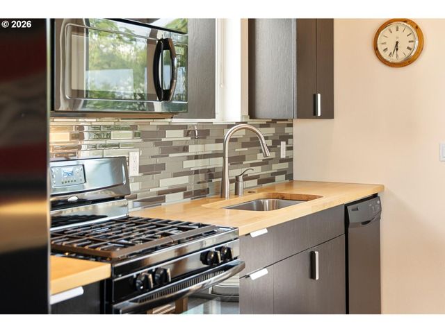 3412 N PIONEER CANYON Dr, Ridgefield, WA 98642