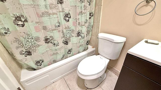 8 Ventnor A, Deerfield Beach, FL 33442