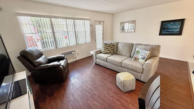 8 Ventnor A, Deerfield Beach, FL 33442