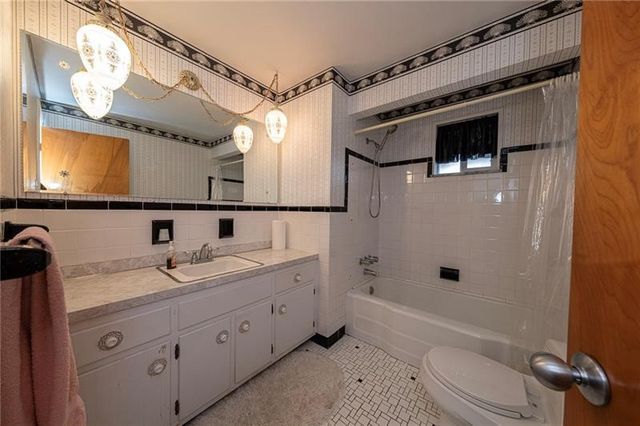 719 Locust St, Hempfield Twp, PA 15601