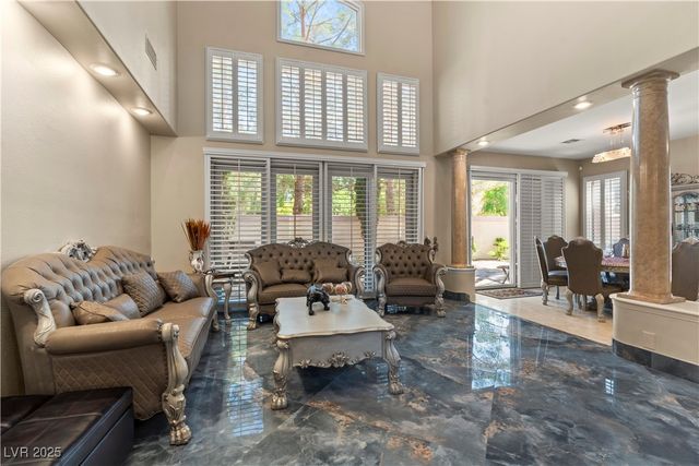 8215 Crow Valley Lane, Las Vegas, NV 89113