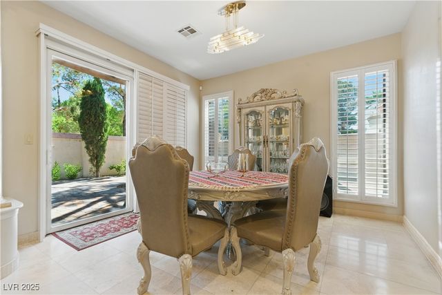 8215 Crow Valley Lane, Las Vegas, NV 89113