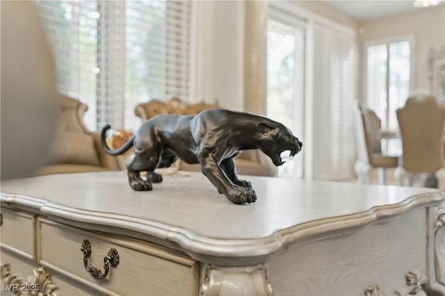 8215 Crow Valley Lane, Las Vegas, NV 89113