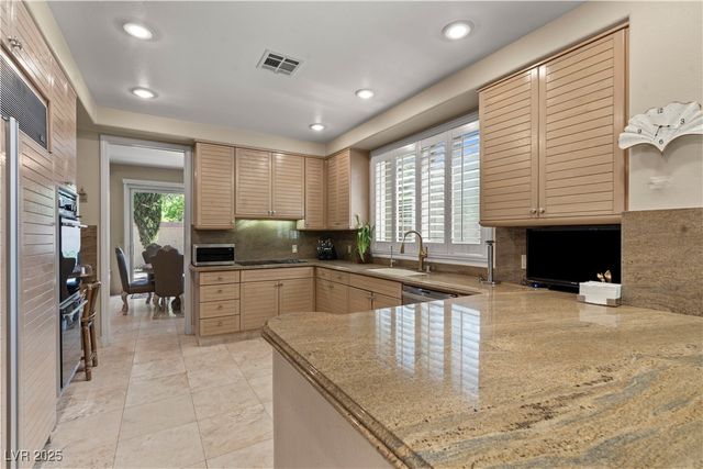 8215 Crow Valley Lane, Las Vegas, NV 89113