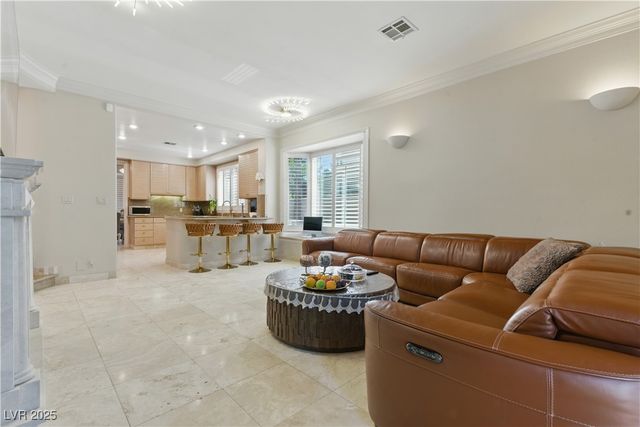 8215 Crow Valley Lane, Las Vegas, NV 89113