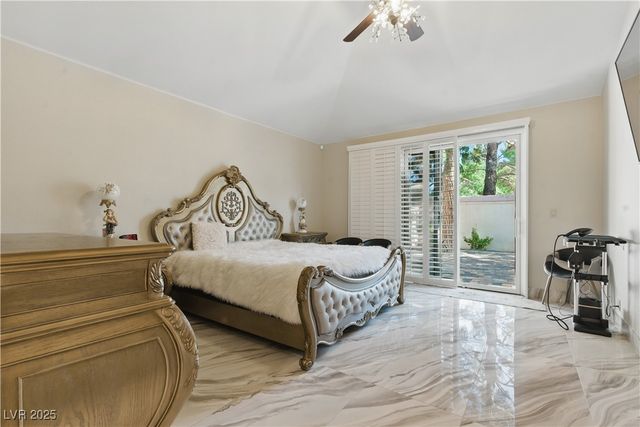 8215 Crow Valley Lane, Las Vegas, NV 89113