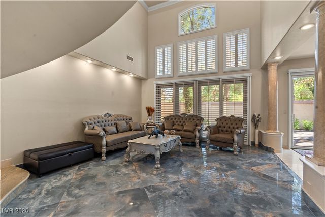 8215 Crow Valley Lane, Las Vegas, NV 89113