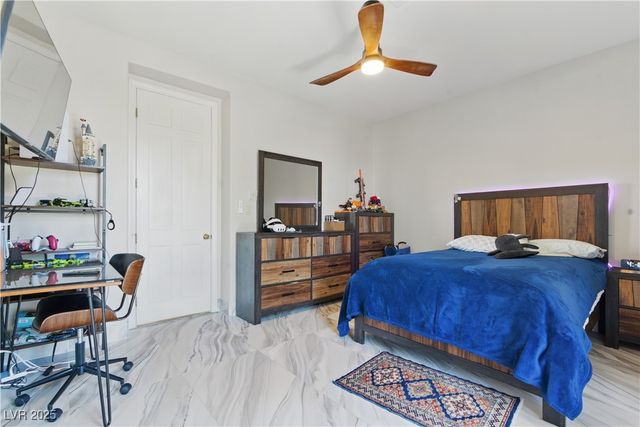 8215 Crow Valley Lane, Las Vegas, NV 89113