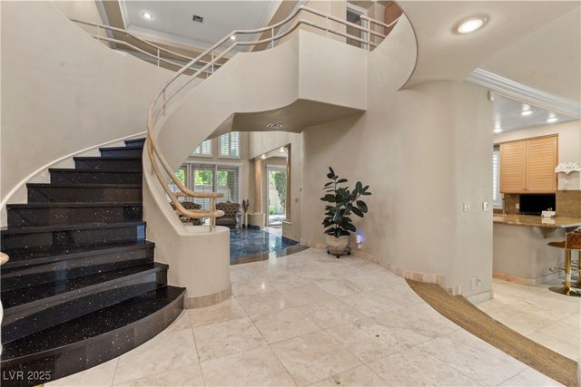 8215 Crow Valley Lane, Las Vegas, NV 89113