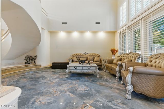 8215 Crow Valley Lane, Las Vegas, NV 89113