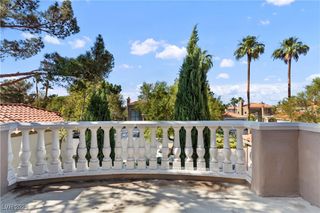 8215 Crow Valley Lane, Las Vegas, NV 89113