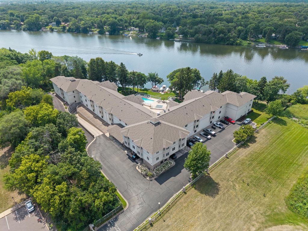 11030 Mississippi Boulevard NW 325, Coon Rapids, MN 55433 — exterior