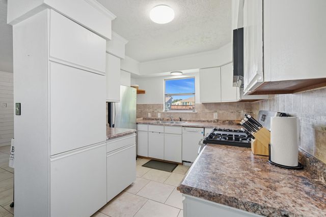 439 Pompano Street, Bayou Vista, TX 77563