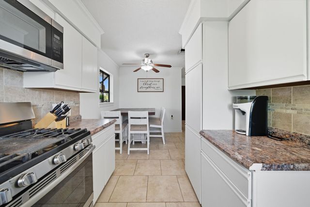 439 Pompano Street, Bayou Vista, TX 77563