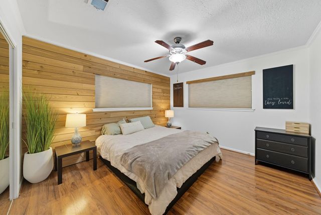 439 Pompano Street, Bayou Vista, TX 77563