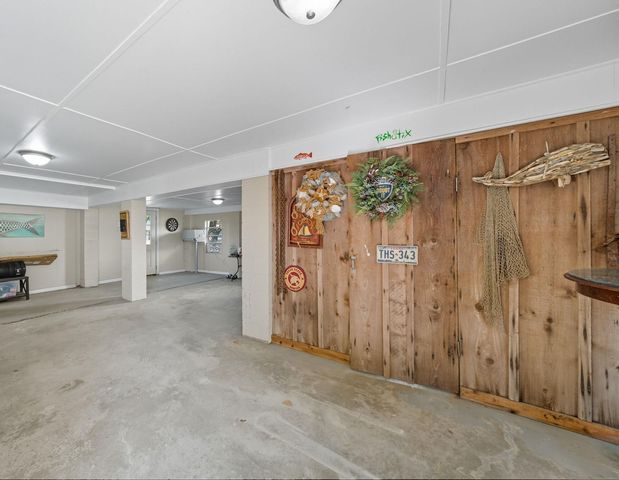 439 Pompano Street, Bayou Vista, TX 77563