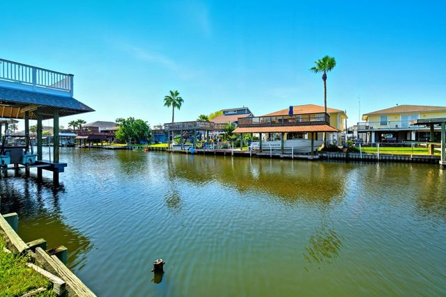 439 Pompano Street, Bayou Vista, TX 77563