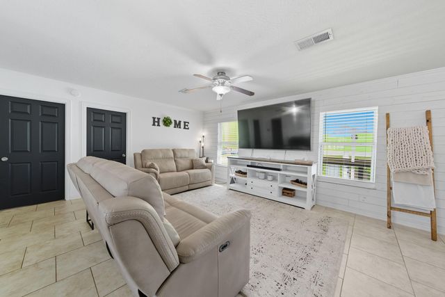 439 Pompano Street, Bayou Vista, TX 77563
