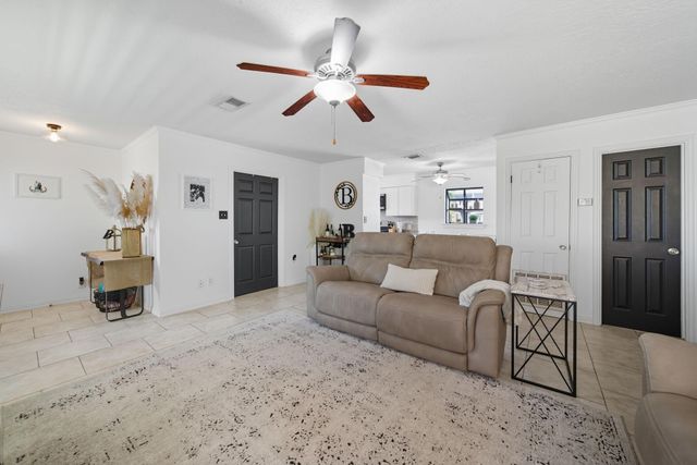 439 Pompano Street, Bayou Vista, TX 77563