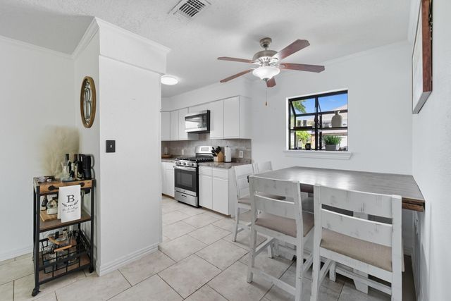 439 Pompano Street, Bayou Vista, TX 77563