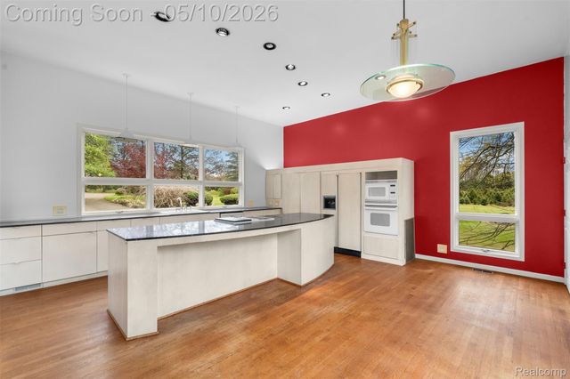497 Lake George Road, Oakland Charter Township, MI 48363