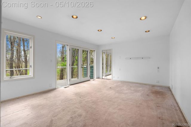 497 Lake George Road, Oakland Charter Township, MI 48363