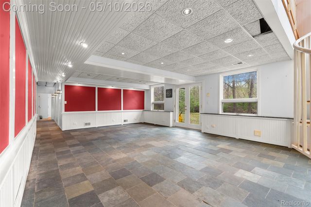497 Lake George Road, Oakland Charter Township, MI 48363