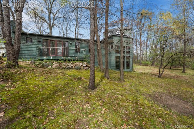 497 Lake George Road, Oakland Charter Township, MI 48363