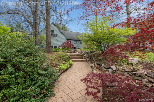 497 Lake George Road, Oakland Charter Township, MI 48363