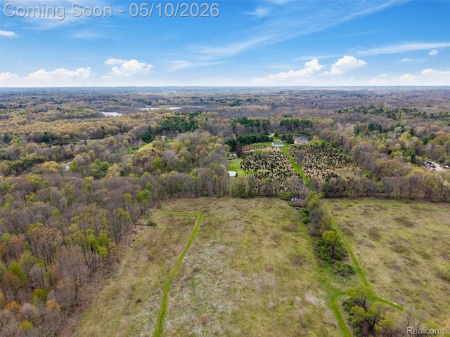497 Lake George Road, Oakland Charter Township, MI 48363