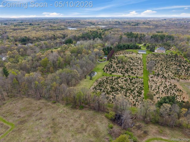497 Lake George Road, Oakland Charter Township, MI 48363