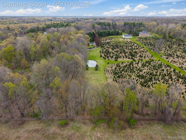 497 Lake George Road, Oakland Charter Township, MI 48363