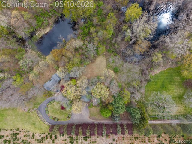 497 Lake George Road, Oakland Charter Township, MI 48363
