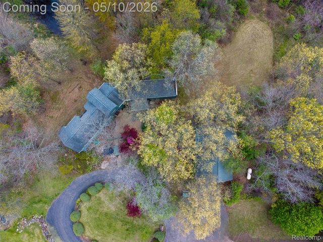 497 Lake George Road, Oakland Charter Township, MI 48363