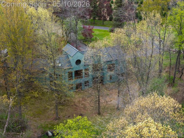 497 Lake George Road, Oakland Charter Township, MI 48363