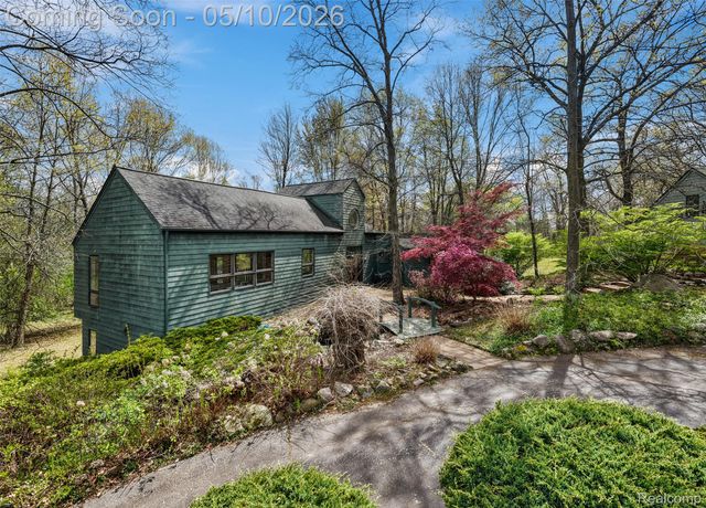 497 Lake George Road, Oakland Charter Township, MI 48363