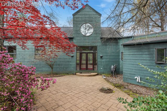 497 Lake George Road, Oakland Charter Township, MI 48363