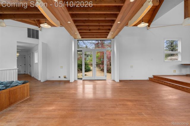 497 Lake George Road, Oakland Charter Township, MI 48363