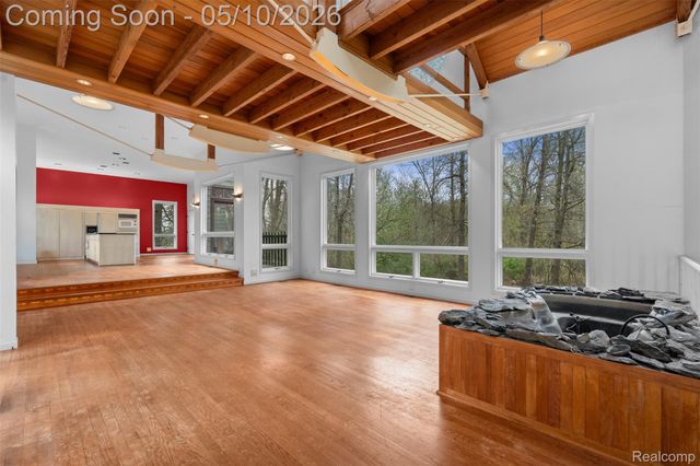 497 Lake George Road, Oakland Charter Township, MI 48363