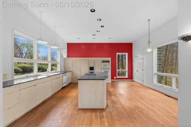 497 Lake George Road, Oakland Charter Township, MI 48363